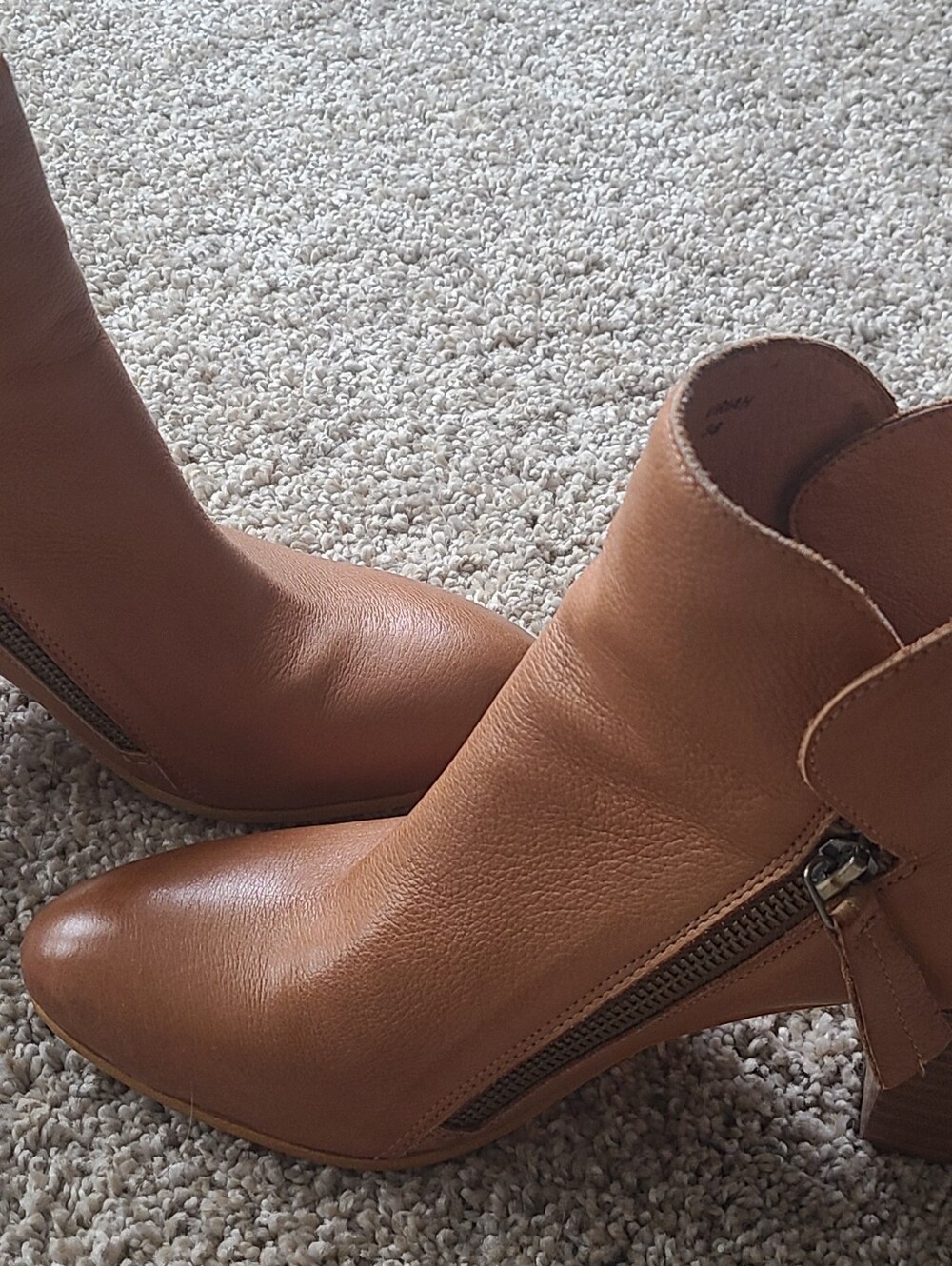 SILENT D Women's Tan Leather Zip Ankle Booties SIZE 8